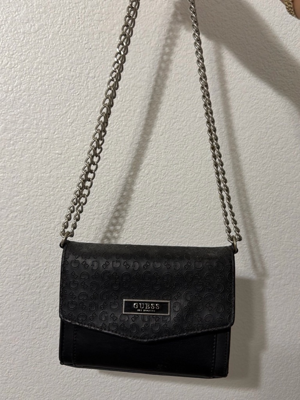 GUESS Black Chain-Strap Crossbody with Logo Plaque